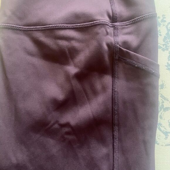Zyia!! Wine Brilliant High Rise Capri! Like new! Size 12 - Picture 4 of 8